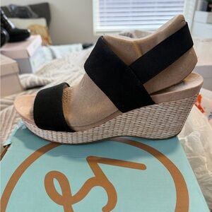Life Stride Black and Tan Wedge Sandals